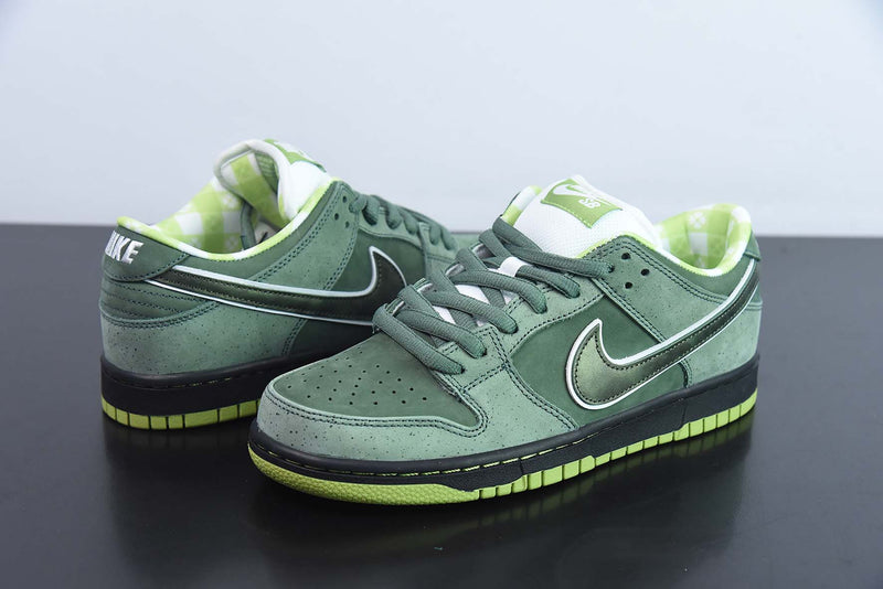 Tênis SB Dunk Low – Modelo “Green Lobster” (Verde/Branco) – Colaboração Concepts