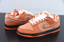 Tênis SB Dunk Low – Modelo “Orange Lobster” (Laranja/Branco) – Edição Concepts