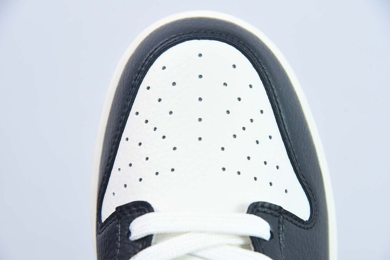 Tênis Dunk Low – Modelo “World Smile” (Branco/Amarelo/Preto) – Estampa Smiley