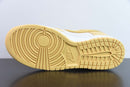 Tênis SB Dunk Low – Modelo “Gold Suede” (Bege/Dourado)