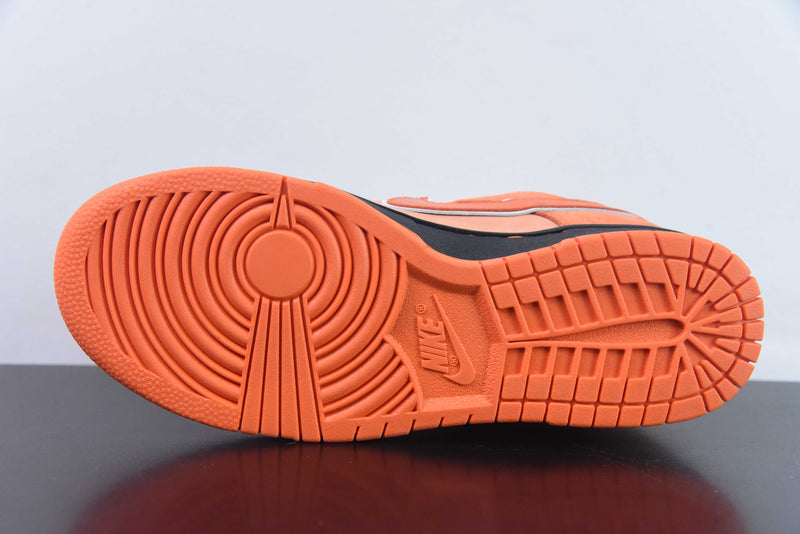 Tênis SB Dunk Low – Modelo “Orange Lobster” (Laranja/Branco) – Edição Concepts