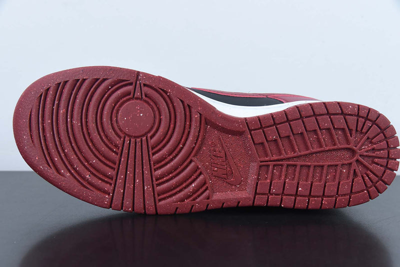 Tênis SB Dunk Low – Modelo “Gym Red” (Vermelho/Branco)