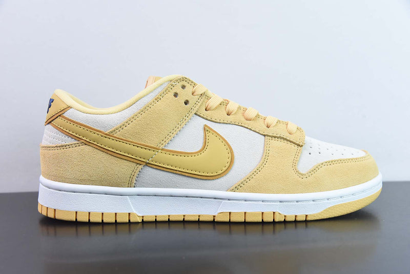 Tênis SB Dunk Low – Modelo “Gold Suede” (Bege/Dourado)