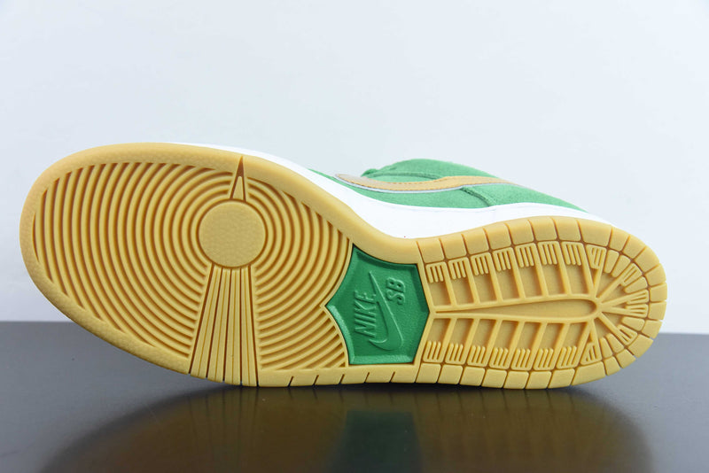 Tênis SB Dunk Low – Modelo “Shamrock” (Verde/Branco)