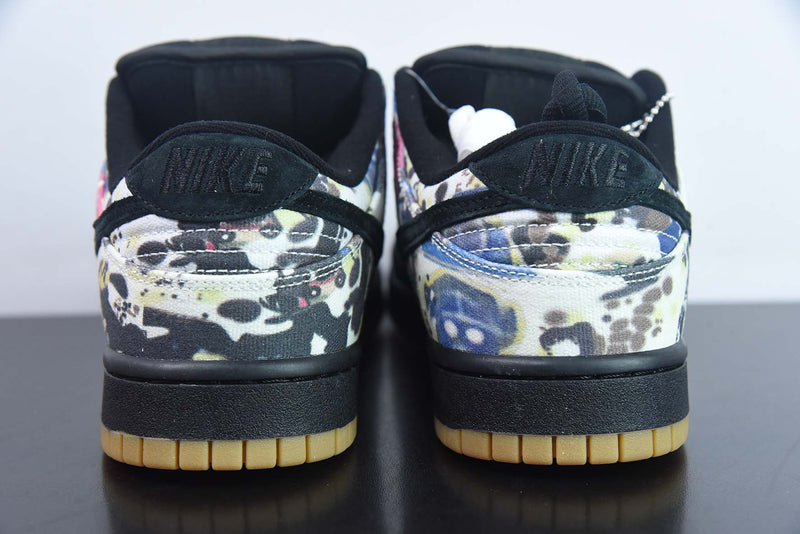 Tênis SB Dunk Low – Modelo “Rammellzee” (Preto/Branco) – Colaboração Supreme