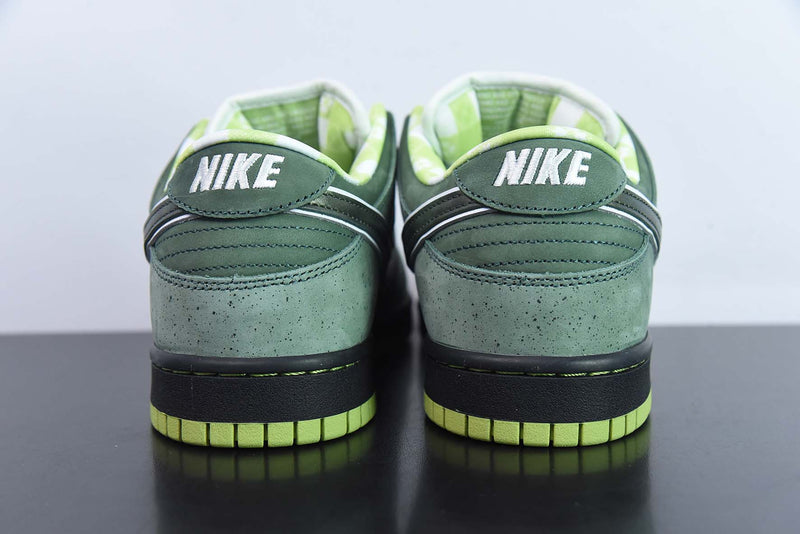 Tênis SB Dunk Low – Modelo “Green Lobster” (Verde/Branco) – Colaboração Concepts