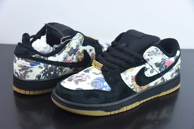 Tênis SB Dunk Low – Modelo “Rammellzee” (Preto/Branco) – Colaboração Supreme